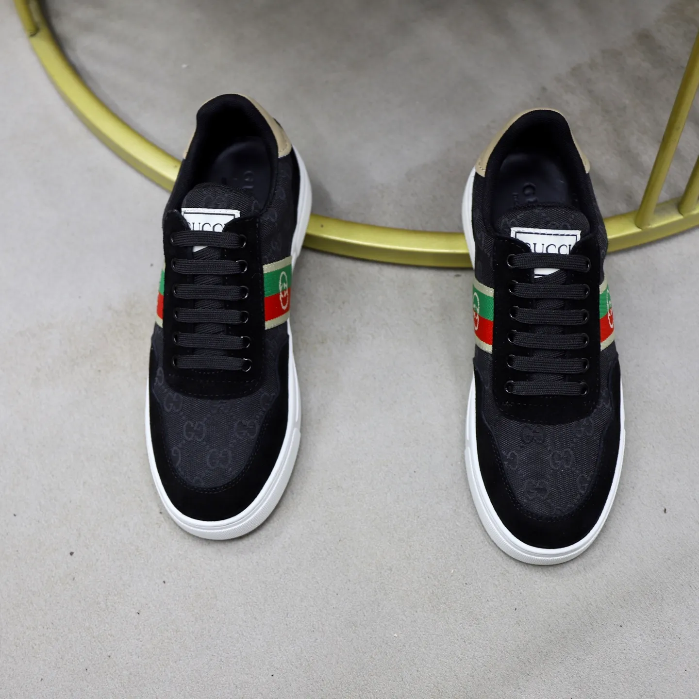 Men's men's shoes 💰440💰🙅‍♂️🙅‍♂️🙅‍♂️ Brand: Gucci GUCCi Standard code: 38-44 (45 customized) Grade: Same as the official website Material: Original material splicing Comfortable and breathable sheepskin lining Lightweight and wear-resistant sports outsole Style category: Men's fashion casual shoes Running sports shoes Distinguished luxury brand elements Top luxury color: actual picture color